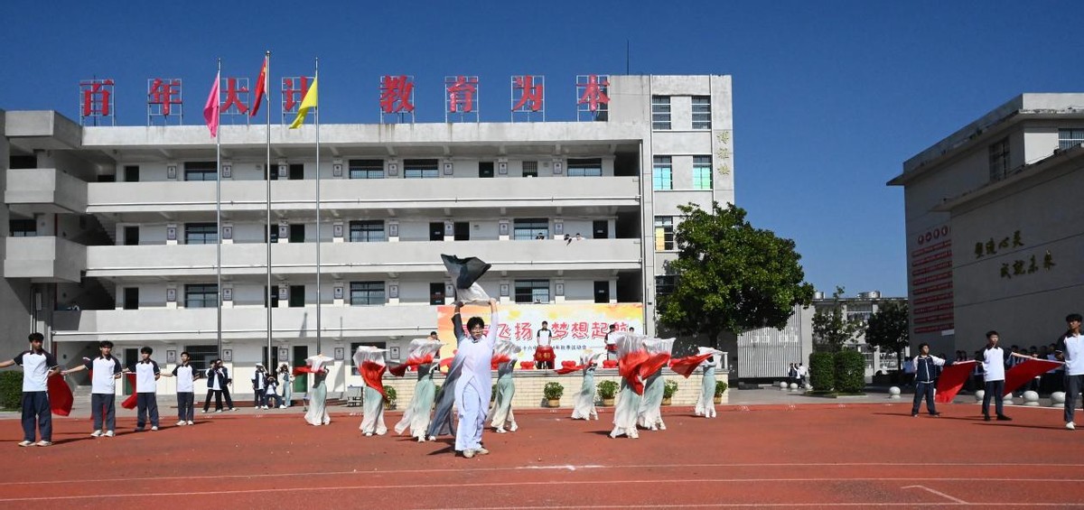 高中运动会节目表演什么好_高中运动会串词怎么写_高中校运动会串烧