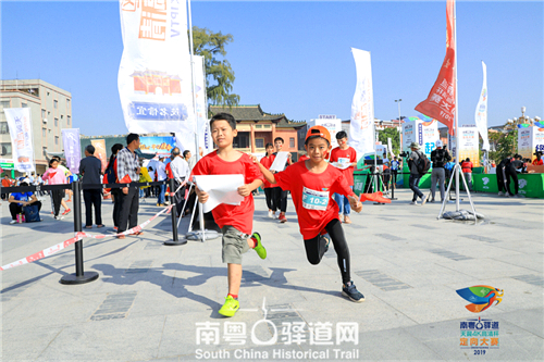 篮球赛冠军喜报_全国中学生篮球赛冠军_乳源中学篮球赛冠军