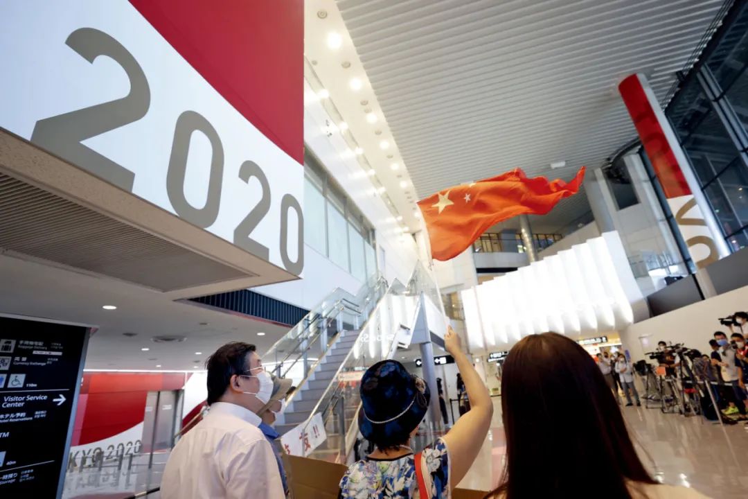蹲下举重规则三秒_举重冠军规则介绍图片_来吧冠军黑人举重音乐