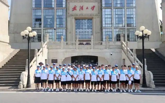 足球比赛荣获冠军_足球赛获得冠军_市赛冠军能不能授足球二级运动员