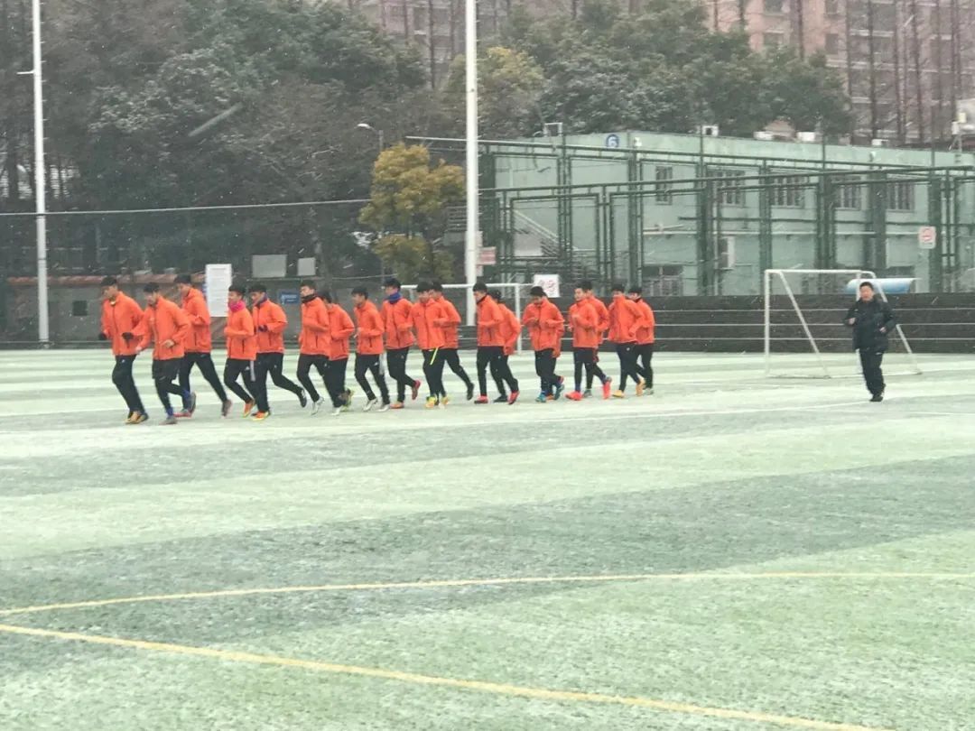 高中生运动时间安排_高中生运动会早_高中生运动的好处与坏处