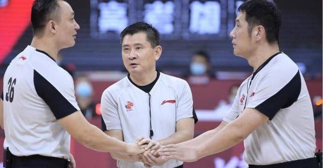 篮球规则详解：比赛时间、得分规则、进攻防