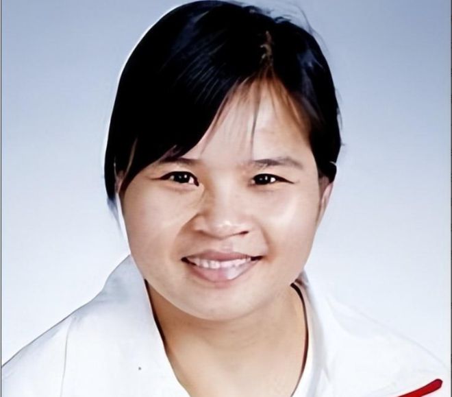 金牌员举重冠军运动女子是谁_女运动员举重冠军金牌_举重金牌女子