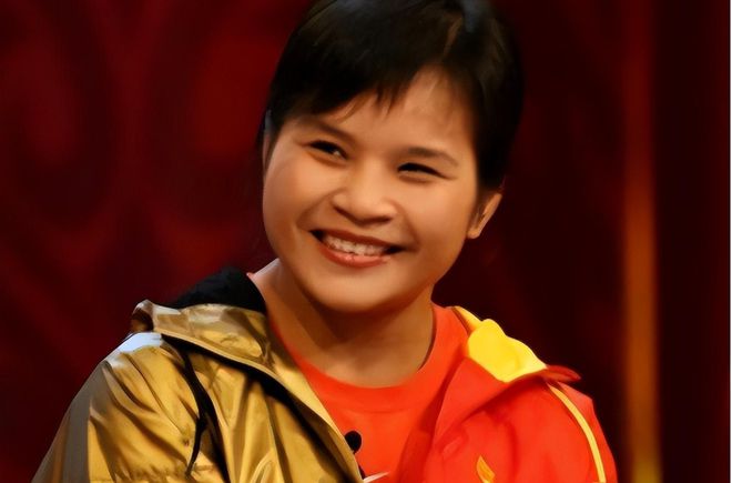 金牌员举重冠军运动女子是谁_女运动员举重冠军金牌_举重金牌女子