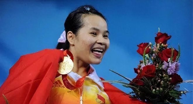 女运动员举重冠军金牌_举重金牌女子_金牌员举重冠军运动女子是谁