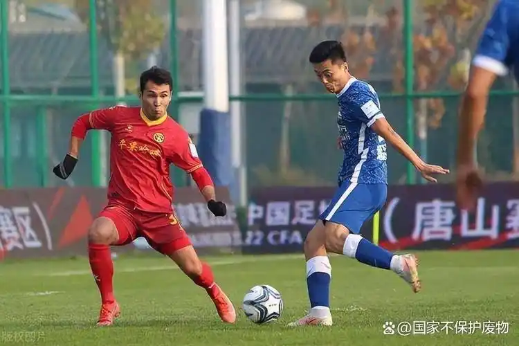 吴钩足球梅州站冠军_梅州足球之王是谁_梅州足球名将