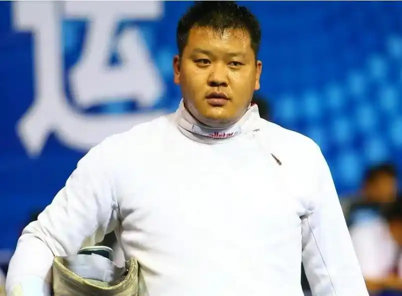 冠军击剑男中国是谁_男击剑冠军中国是谁啊_中国击剑冠军男子